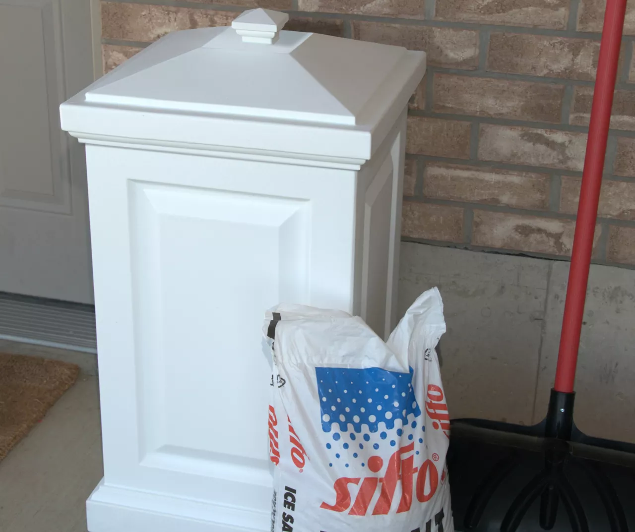 Berkshire White 45-Gallon Outdoor Storage Bin 2 Berkshire White 45-Gallon Outdoor Storage Bin - Image 2