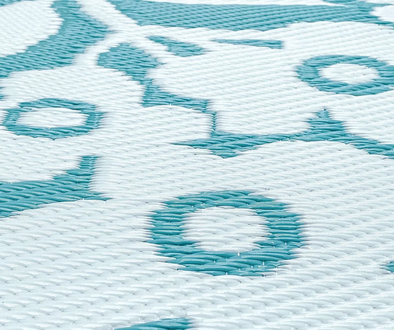 Plastic Outdoor Area Rug, (5' X 7') 18 Plastic Outdoor Area Rug, (5' X 7') - Image 18