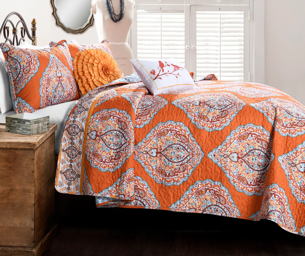 Harley Tangerine & Blue Mandala Arabesque Reversible Full/Queen 5-Piece Quilt Set 5 Harley Tangerine & Blue Mandala Arabesque Reversible Full/Queen 5-Piece Quilt Set - Image 5