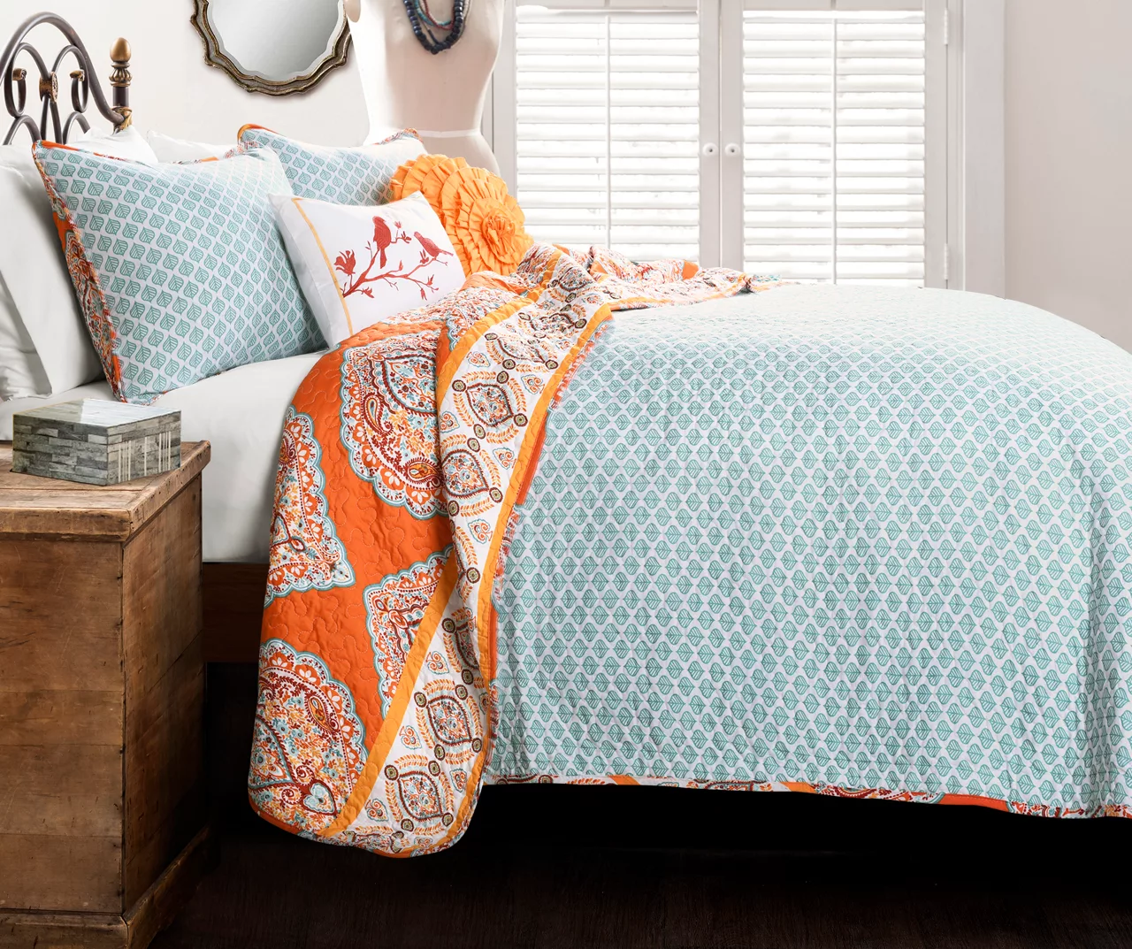 Harley Tangerine & Blue Mandala Arabesque Reversible Full/Queen 5-Piece Quilt Set 2 Harley Tangerine & Blue Mandala Arabesque Reversible Full/Queen 5-Piece Quilt Set - Image 2
