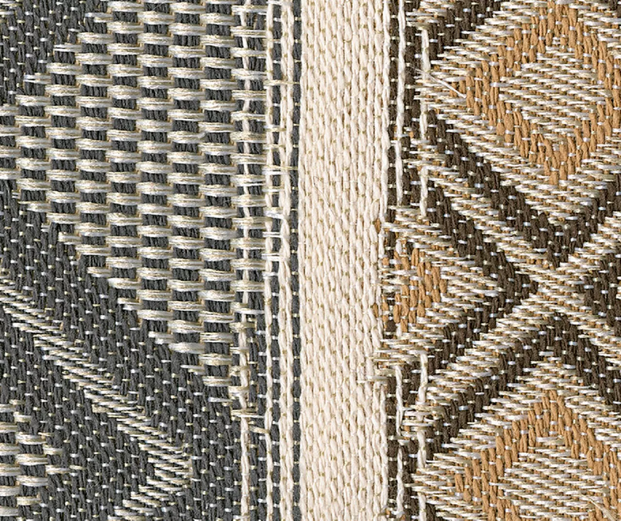 Broyhill Glynn-Cove Linen Sectional 4 Broyhill Glynn-Cove Linen Sectional - Image 4